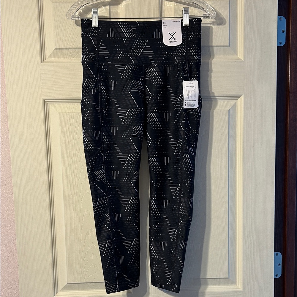 NWT Xersion Black Geometric Women’s Leggings Medium